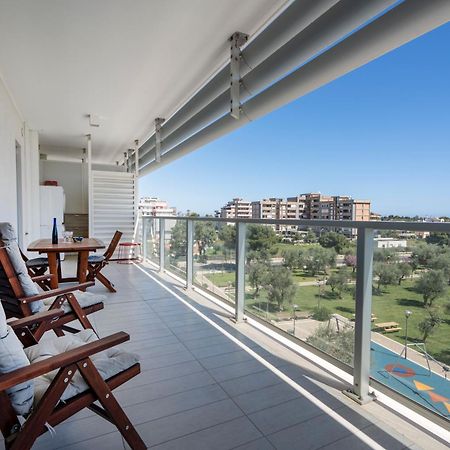 Kind Park - Sleek Apartment With Terrace & Parking Bari Esterno foto