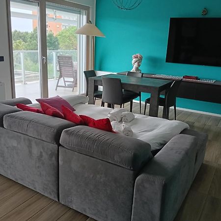 Kind Park - Sleek Apartment With Terrace & Parking Bari Esterno foto